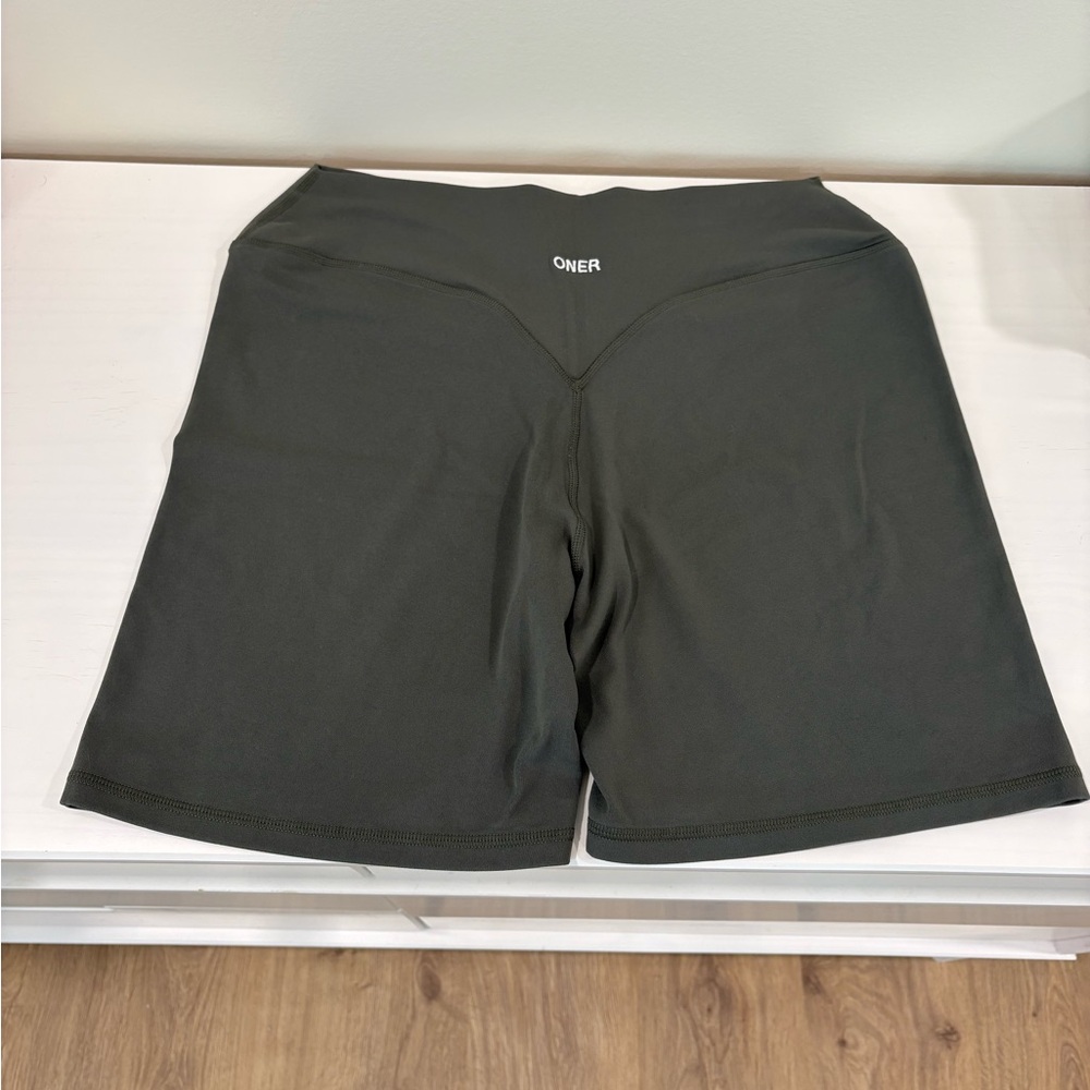 SOFTMOTION™ SHORTS 6" WITH WHITE LOGO